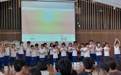 DESPEDIDA DE LOS AHIJADOS DE KINDER A SUS PADRINOS DE IV° MEDIO