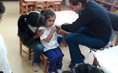 Alumnos se vacunan contra la influenza